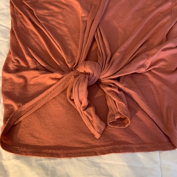 Cross Cross Knotted Back Tank Top - Picture 4 of 4